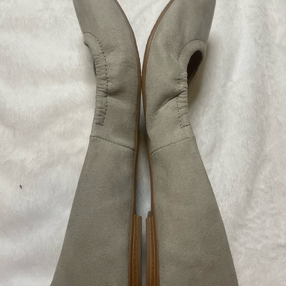 Violet & Red gray suede flats size 11 - Picture 4 of 5